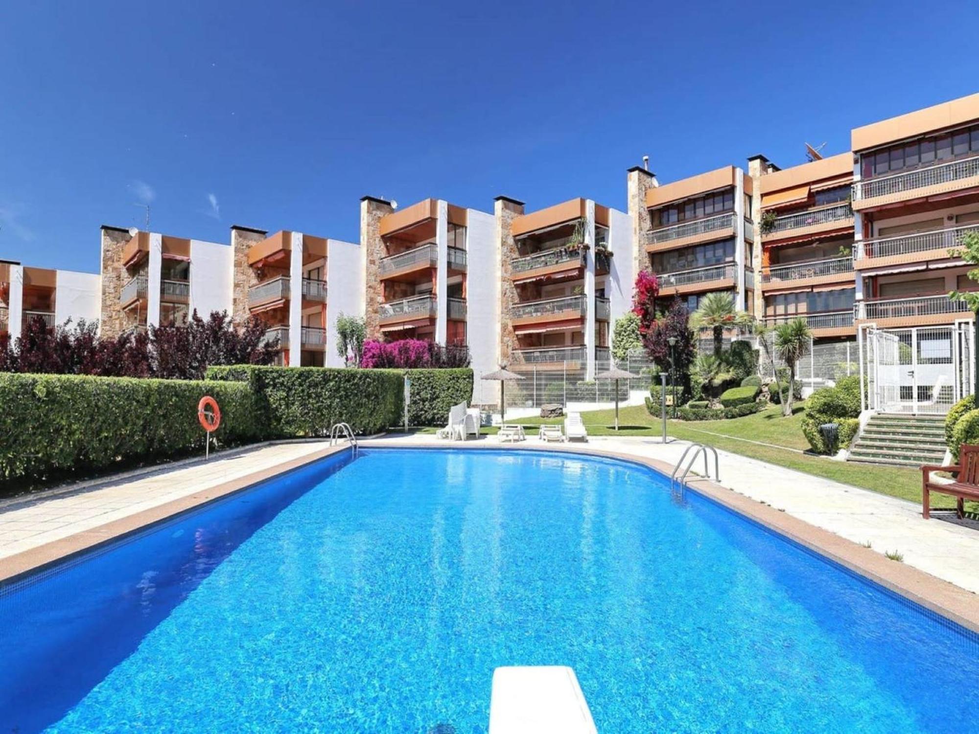 Private In With Pool Appartement Roses