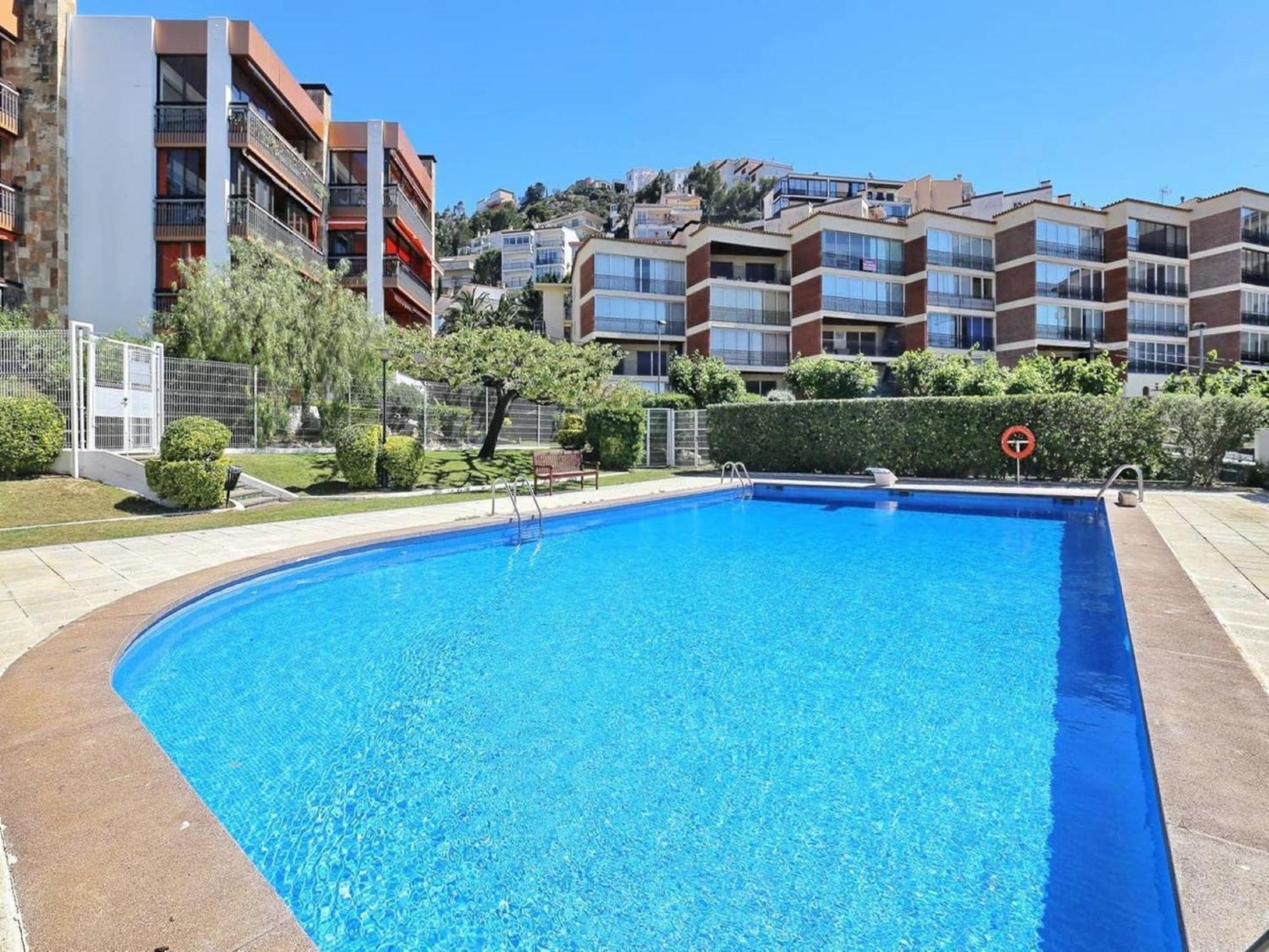 Private In With Pool Appartement Roses